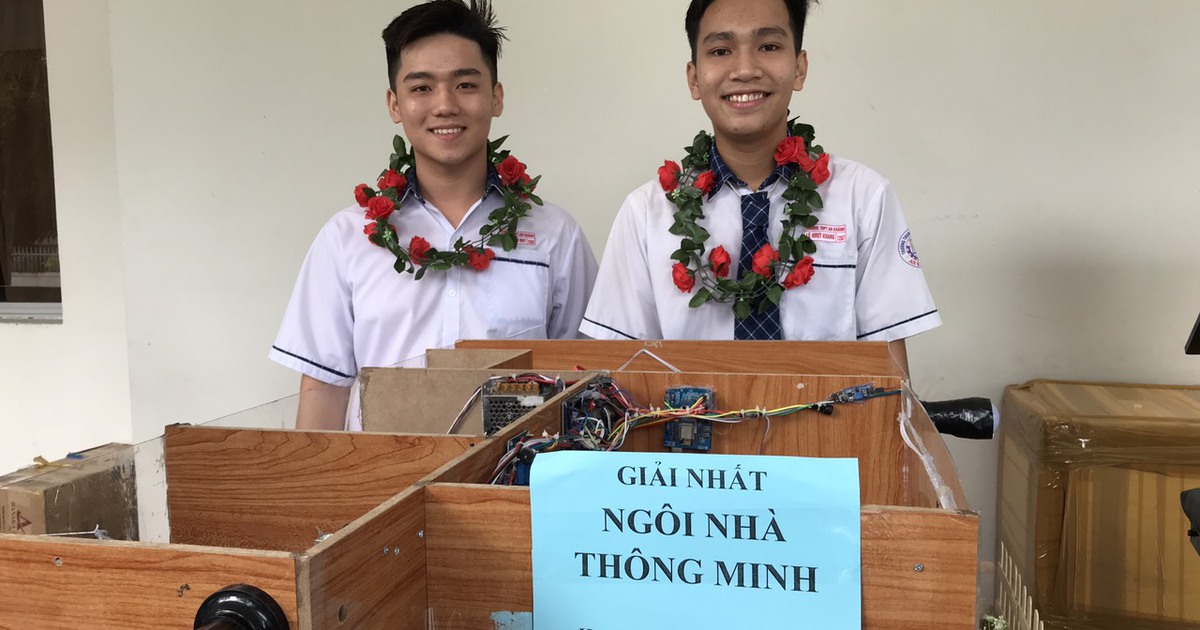 Điều khiển và giám sát nhà ở bằng điện thoại