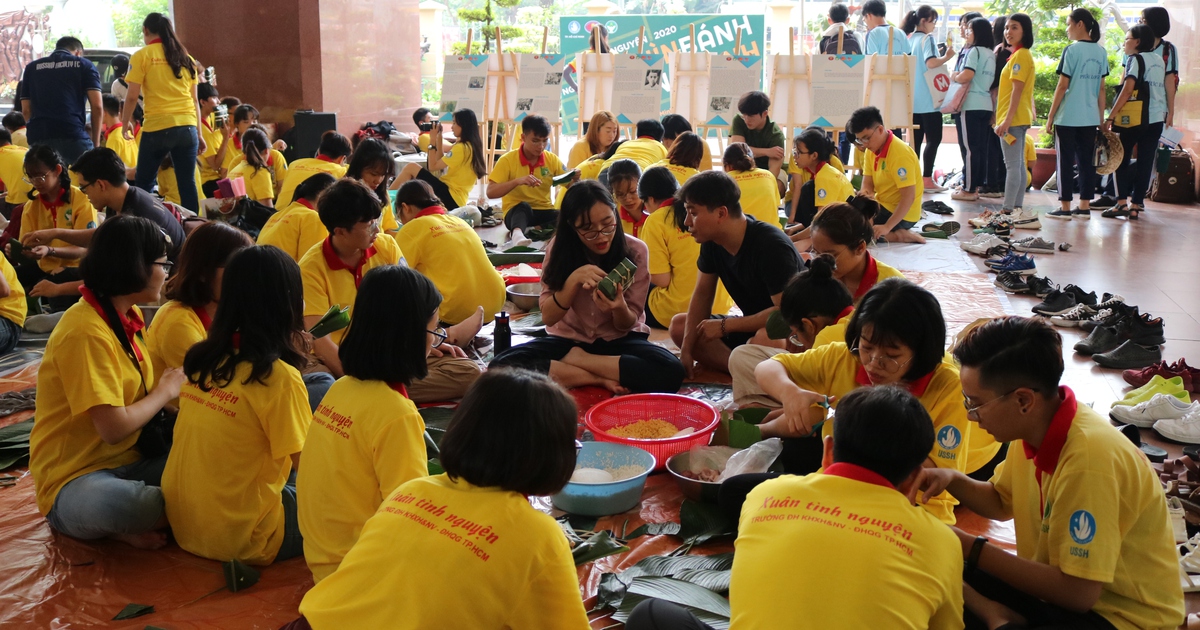 Bánh chưng của sinh viên gửi đến người nghèo