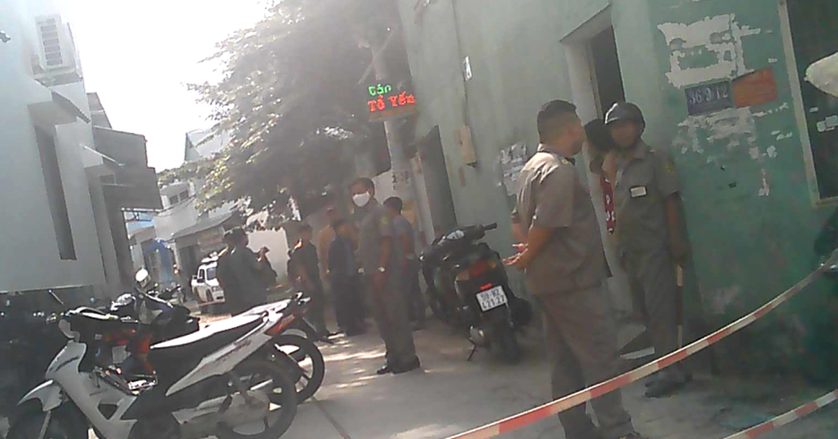 TP.HCM: Mâu thuẫn gia đình, vợ tạt xăng đốt chồng làm cháy phòng trọ