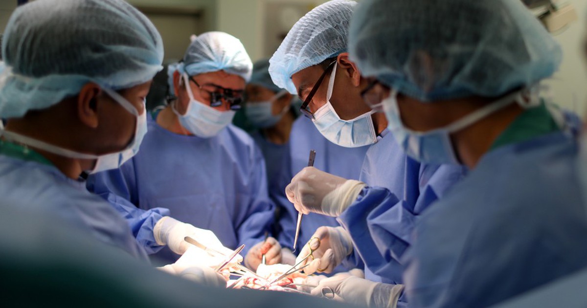 Cư dân mạng quan tâm: Hạnh phúc vì cặp song sinh dính liền được tách thành công