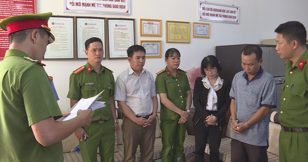 Khởi tố, bắt tạm giam 4 nguyên cán bộ Agribank ở Đắk Lắk