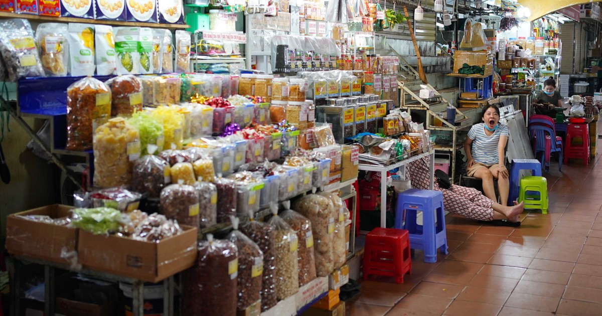 Chợ Bến Thành một tháng chạp lạ lùng