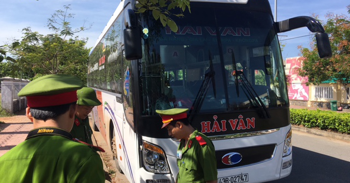 Tài xế tông chết người, khiêng xác nạn nhân bỏ bên vệ đường rồi bỏ chạy ​