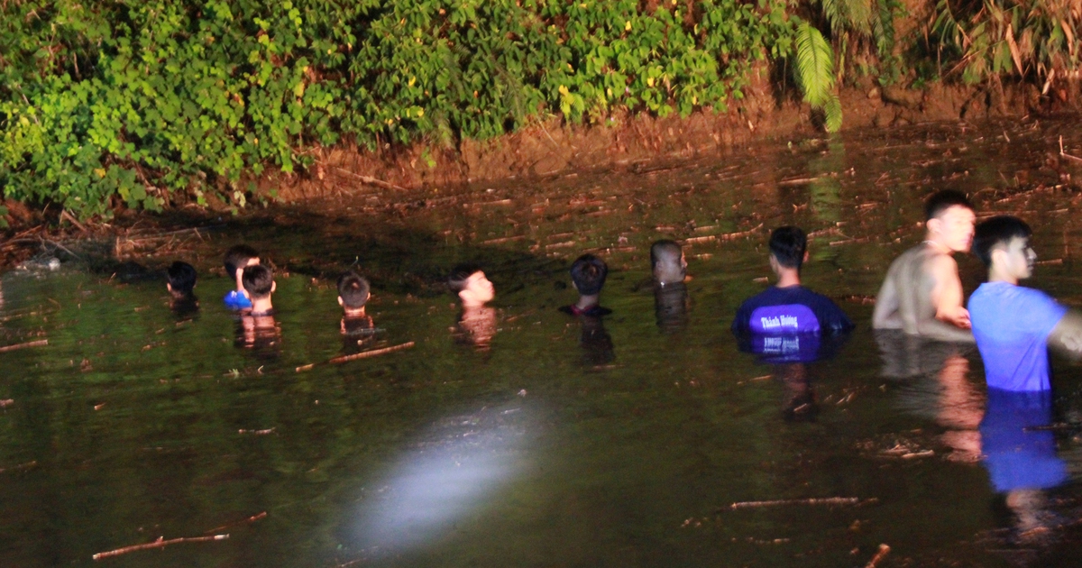 Suốt đêm tìm kiếm 3 học sinh mất tích khi tắm thác