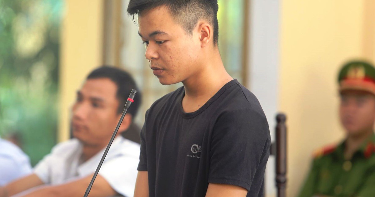 Bị đánh khi can ngăn ẩu đả, nam sinh lớp 10 dùng mảnh kính đâm chết bạn