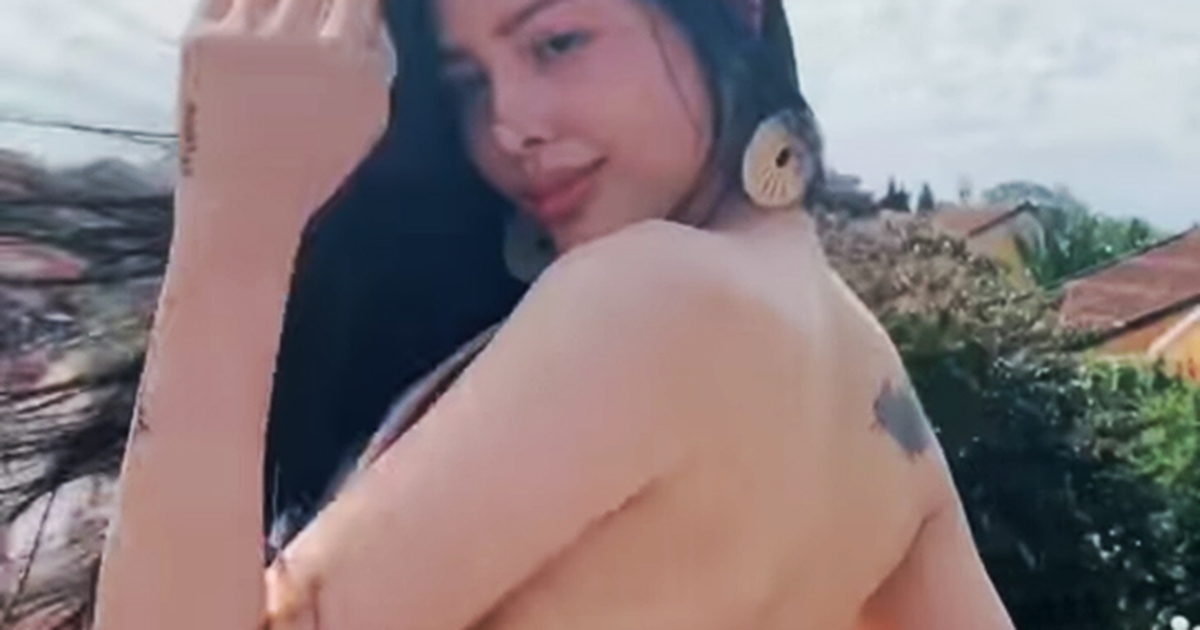 Cô gái khỏa thân trên nóc nhà ở phố cổ Hội An xin lỗi