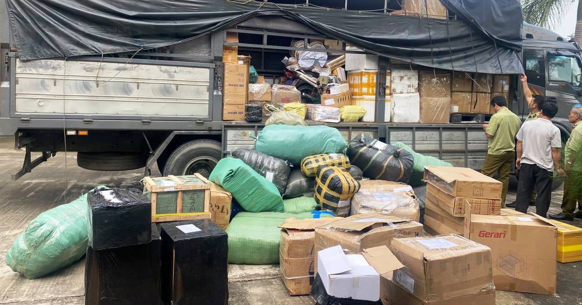 Xe tải chở hàng hóa ‘khủng’ không rõ nguồn gốc từ Hà Nội về Quảng Ngãi