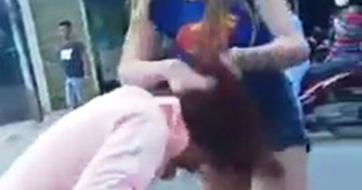 Xôn xao clip cô gái trẻ bị túm tóc, đánh tới tấp, kéo lê giữa đường