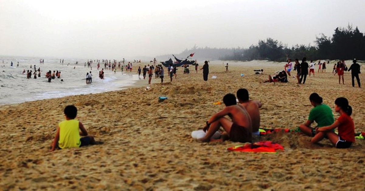 Quảng Nam: Dịch Covid-19 được kiểm soát, bãi tắm công cộng được hoạt động trở lại