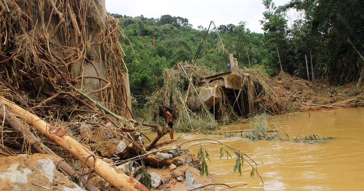 Mưa lớn, nước sông lên nhanh nguy cơ xuất hiện lũ, sạt lở ở Quảng Nam