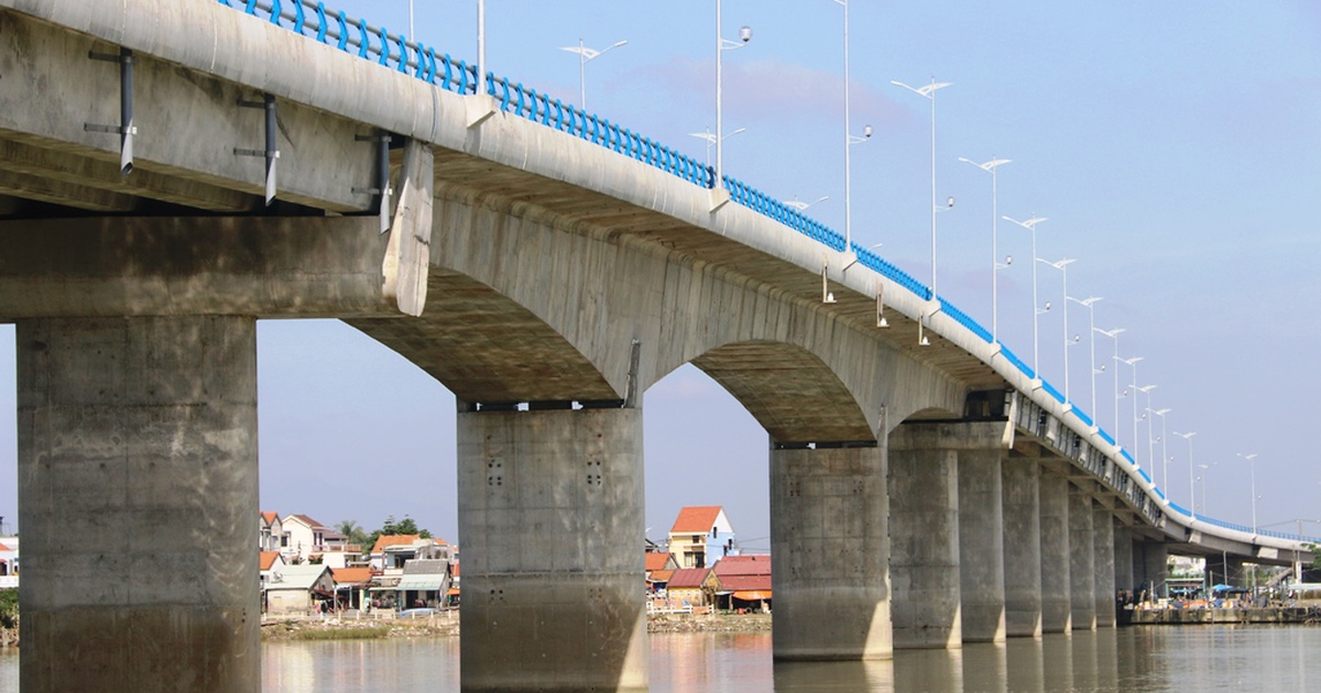 Cận cảnh cây cầu trăm tỉ xây xong… 'nằm' chờ thông xe