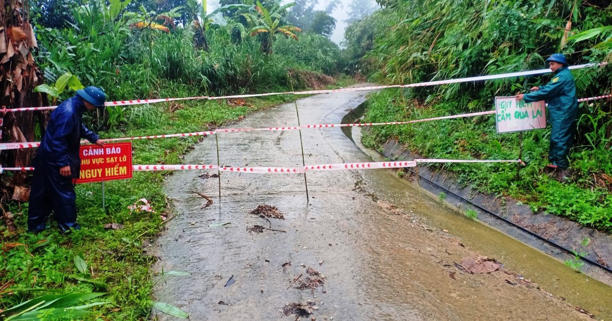 Quảng Nam: Sạt lở nặng ở H.Nam Trà My, gần 450 hộ dân bị cô lập