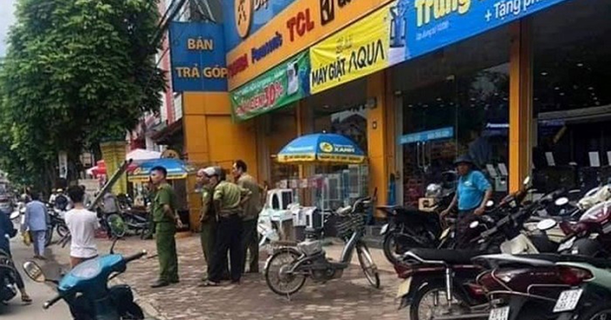 Tạm giữ đối tượng dùng kiếm truy sát bảo vệ cửa hàng điện máy tại Hà Nội