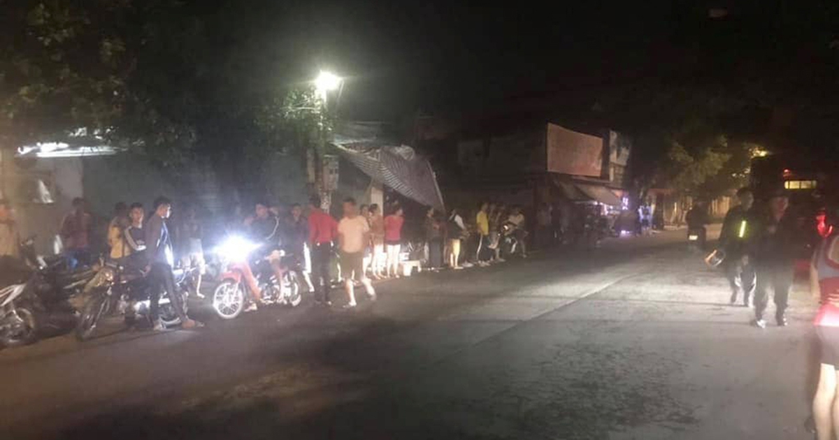 Không đồng ý đi trại tâm thần, người đàn ông chém 2 người thương vong