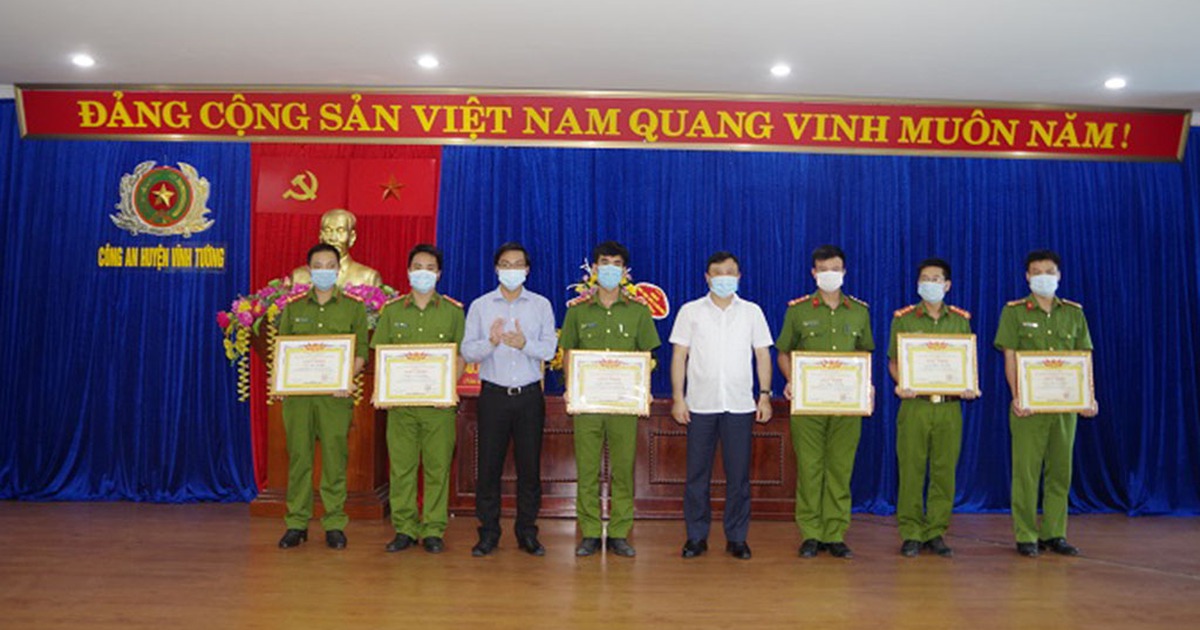 'Ngáo đá' đâm hàng loạt người thân, khống chế mẹ và 2 con gái