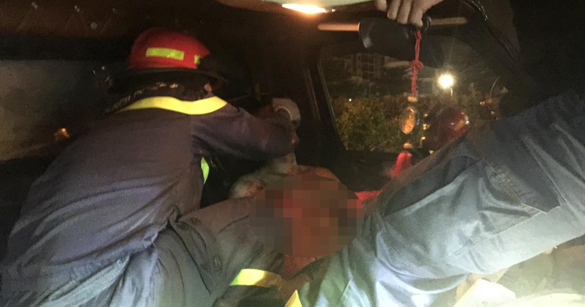 Hà Nội: Giải cứu tài xế bị thanh sắt đâm xuyên ngực, mắc kẹt trong cabin