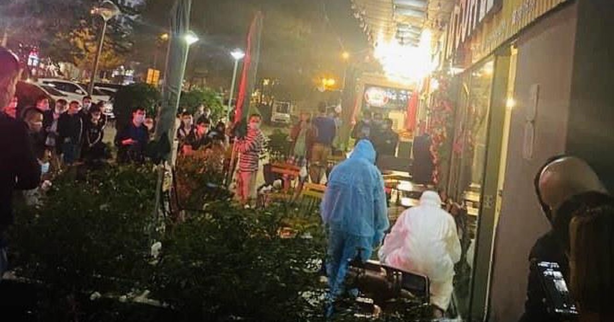 Người đàn ông rơi từ tầng 12 chung cư xuống quán cà phê tử vong