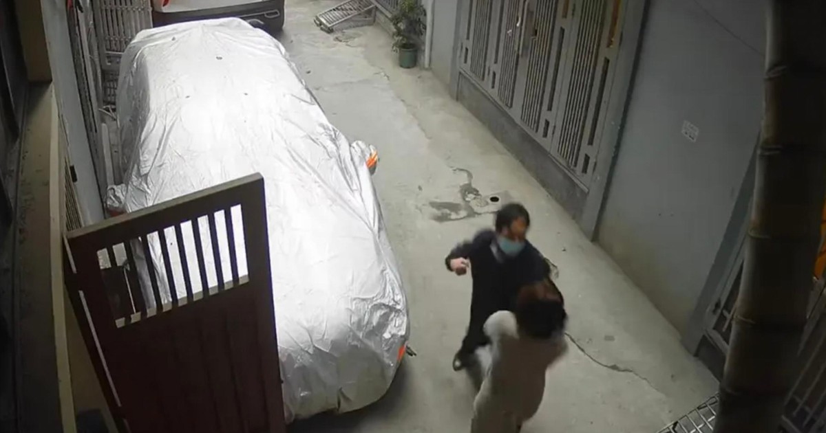 Tạm đình chỉ vụ phó thuộc Bộ TN-MT tranh chấp chỗ đỗ xe với nữ hàng xóm