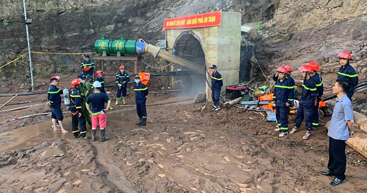 Công an, quân đội tìm kiếm công nhân bị lũ cuốn vào hầm thủy điện
