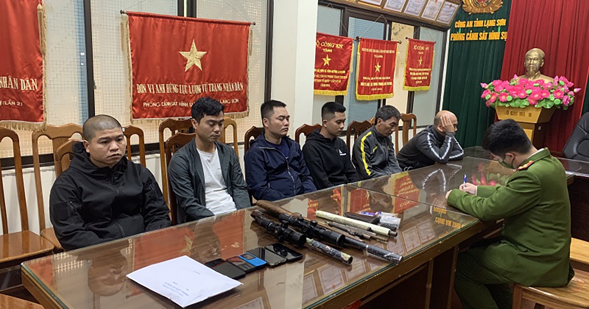 Triệt phá đường dây cá độ bóng đá gần 100 tỉ đồng, thu nhiều súng đạn