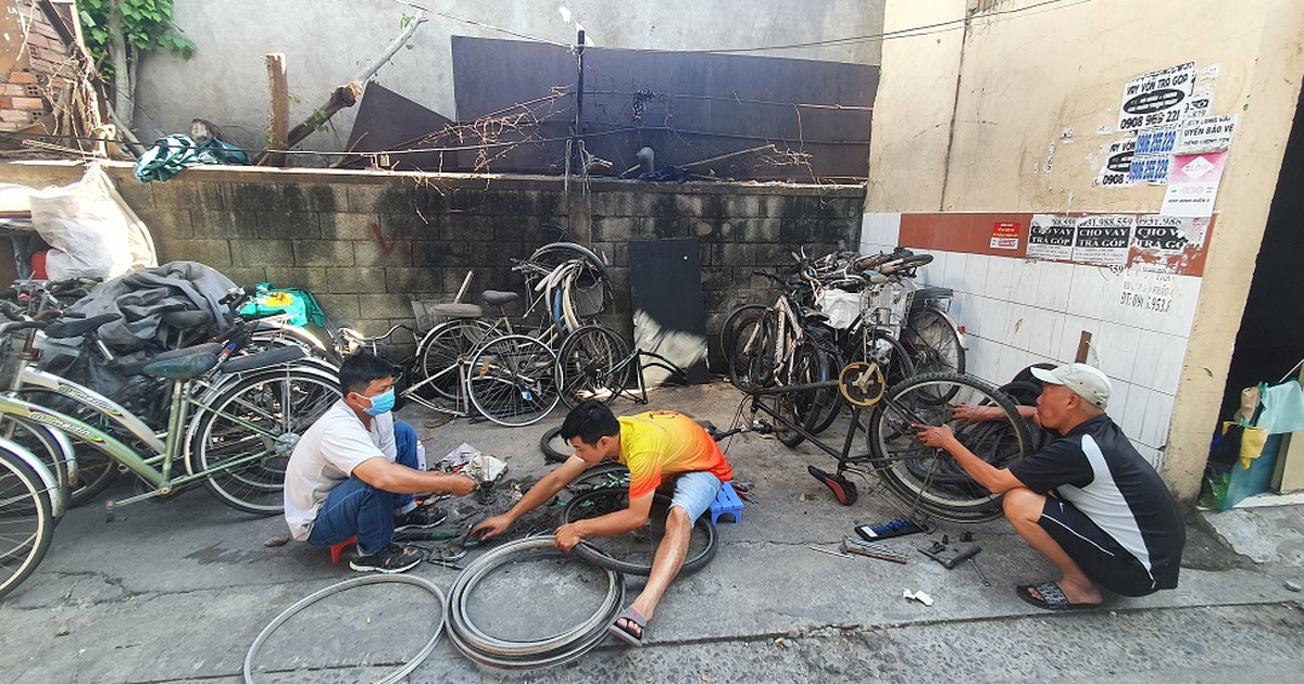 Làm mới xe đạp cũ mang tặng cho người khó khăn