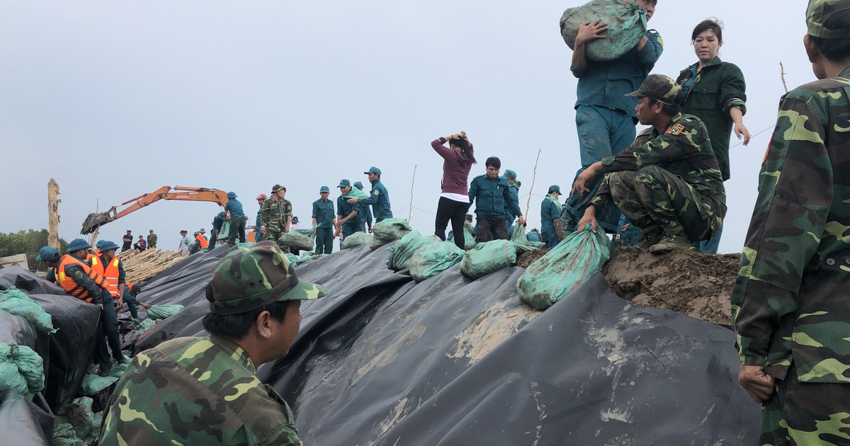 Cà Mau ban bố tình huống khẩn cấp sạt lở đê biển Tây