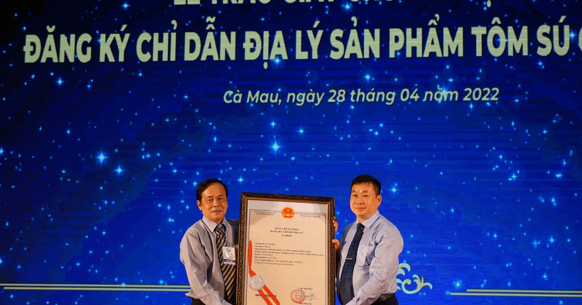 Tôm sú Cà Mau được trao giấy chứng nhận chỉ dẫn địa lý sản phẩm