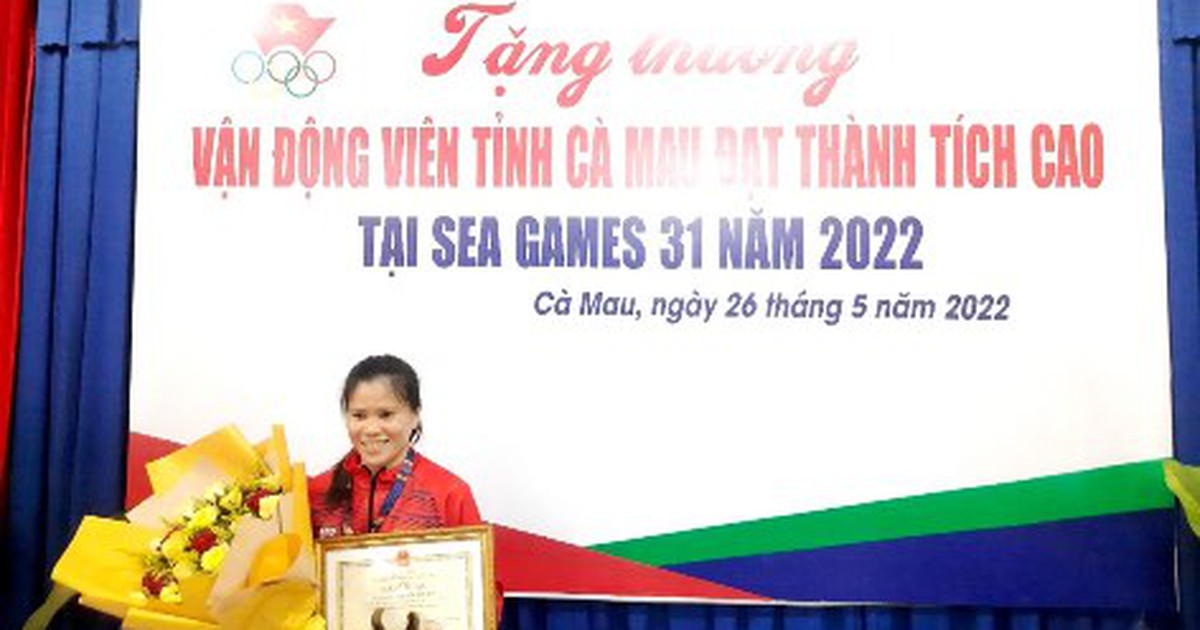 Khen thưởng cầu thủ đoạt HCB môn futsal nữ tại SEA Games 31