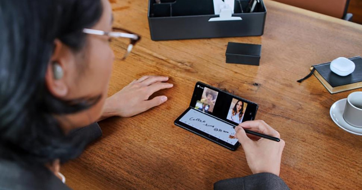 Galaxy Z Fold3 cho doanh nhân trẻ sự tự tin tuyệt đối khi làm việc di động