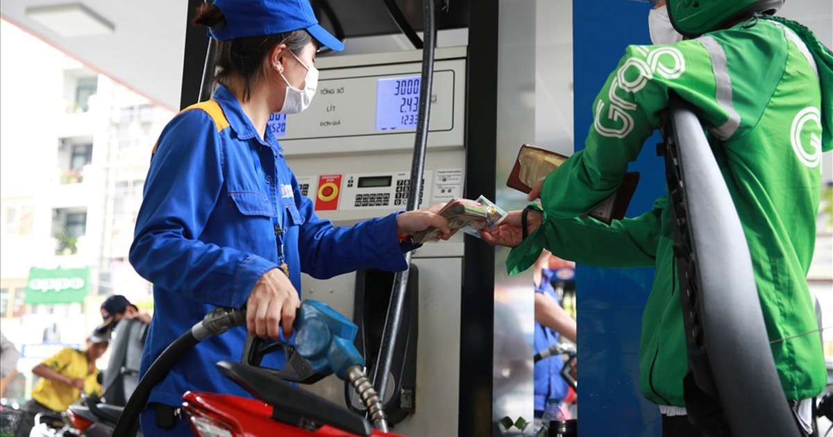 ‘Nóng hừng hực’ giá xăng dầu: Còn dư địa để giảm nhiệt