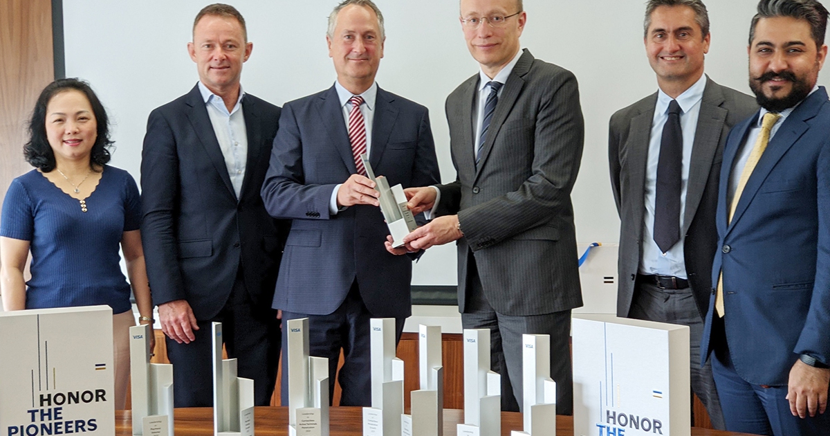 Techcombank tiếp tục được Visa vinh danh 8 giải thưởng về doanh số thanh toán thẻ