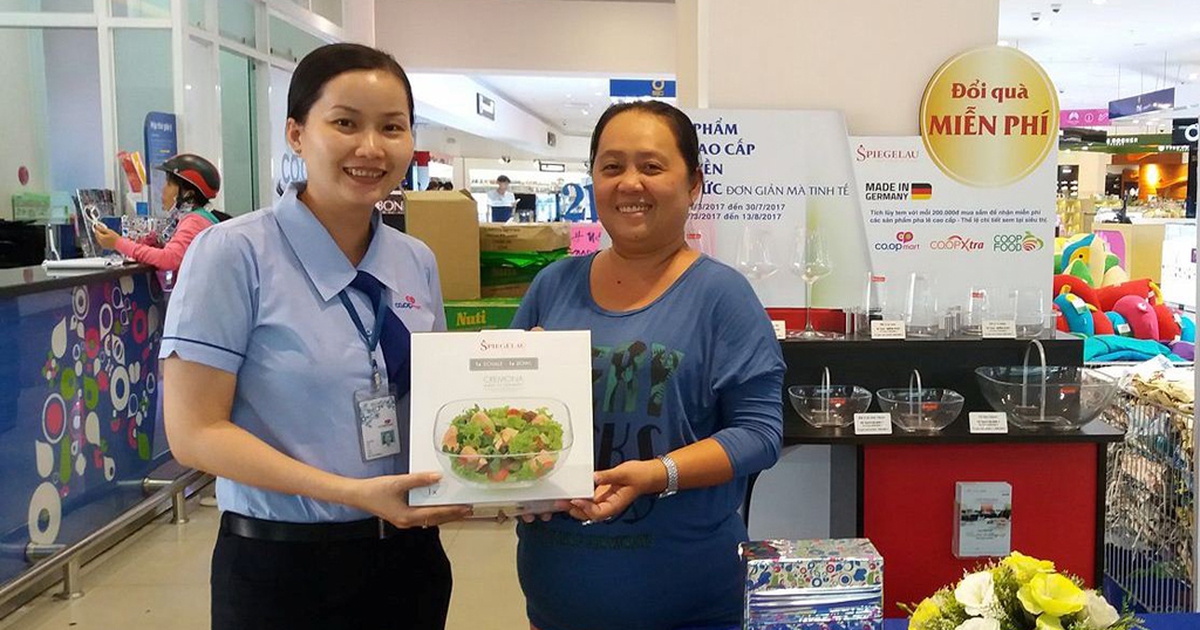 Quà sang miễn phí của siêu thị Co.opmart hút khách