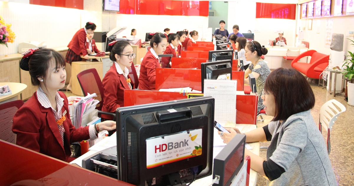Giao dịch tại HDBank, khách hàng được hoàn tiền, tặng phiếu mua hàng siêu thị