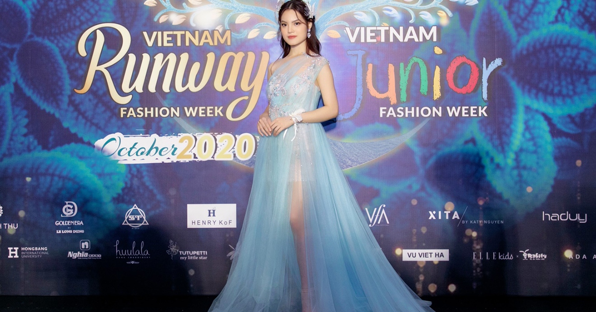 ‘Tân binh Vpop’ Sunny Đan Ngọc tự tin sải bước Tuần Lễ thời trang Việt Nam 2020
