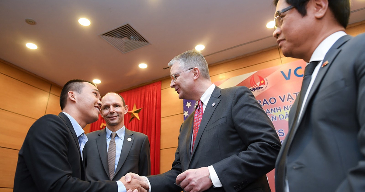 DONY may khẩu trang vải chuẩn EU in logo cho doanh nghiệp nội địa