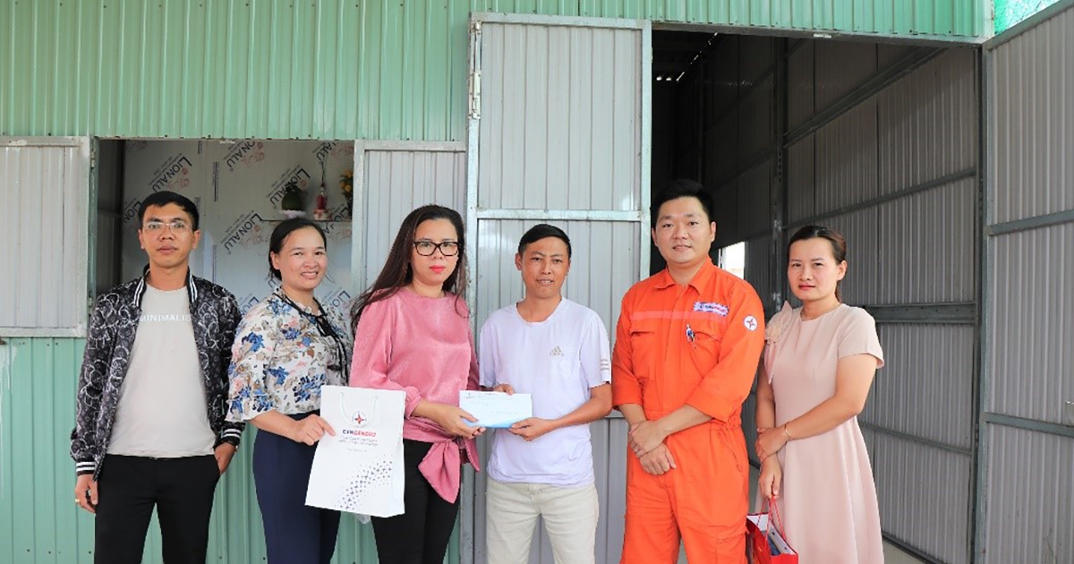 Nhiệt điện Vĩnh Tân hỗ trợ 60 triệu đồng cho lao động gặp khó khăn, bệnh tật