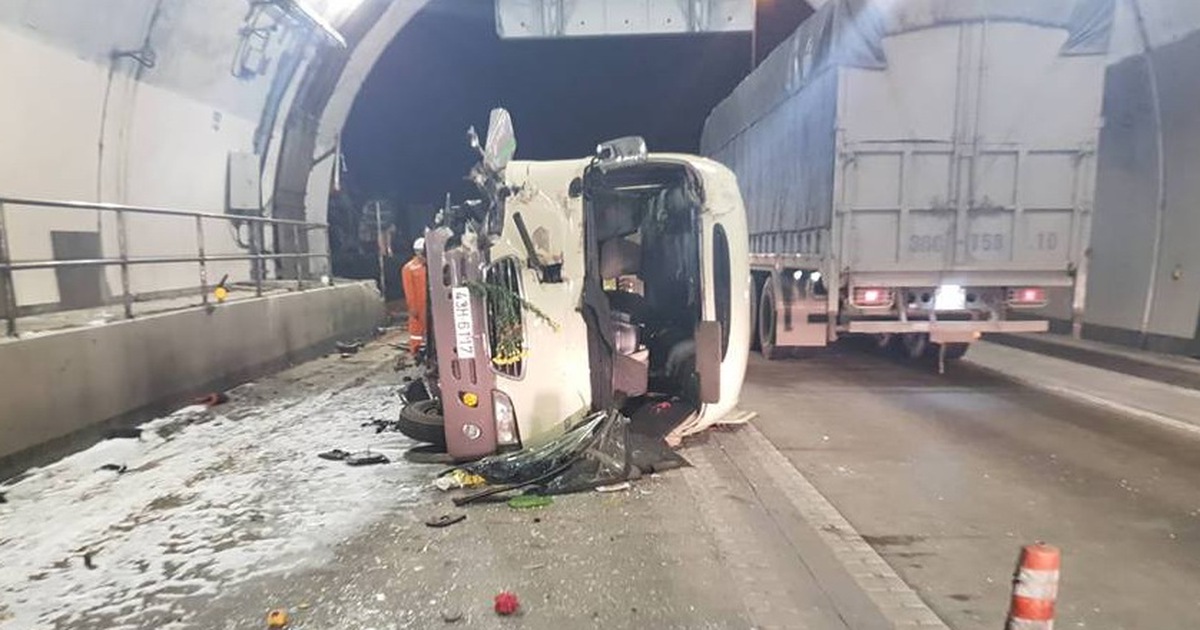 Xe khách mất lái gây tai nạn trong hầm Hải Vân, 4 người bị thương