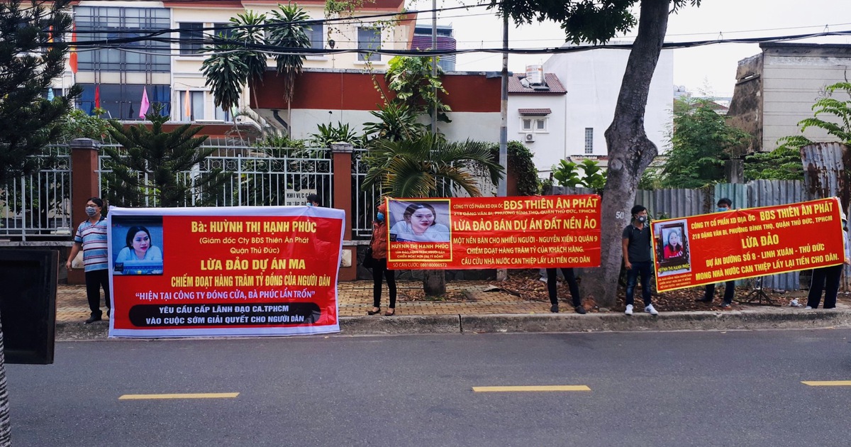 Bà Huỳnh Thị Hạnh Phúc bị khởi tố vụ án hình sự