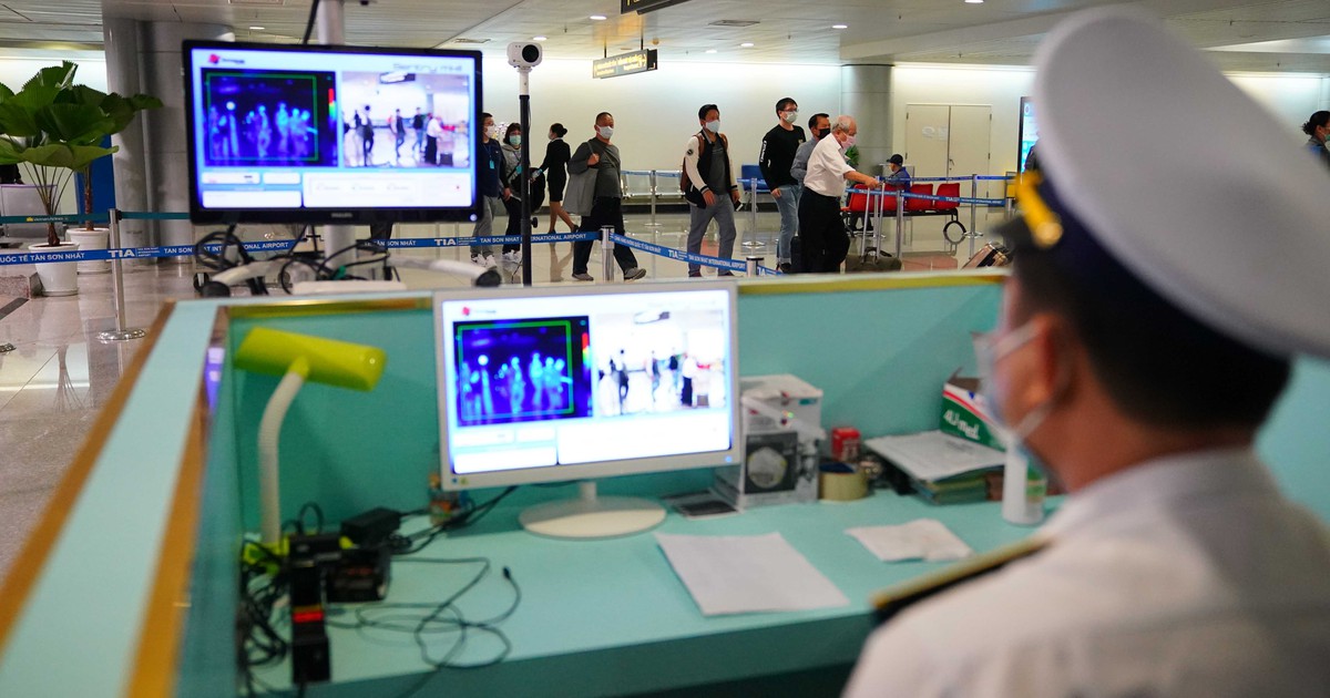 Hai vợ chồng về từ Ý 'lọt kiểm dịch' qua sân bay Tân Sơn Nhất?