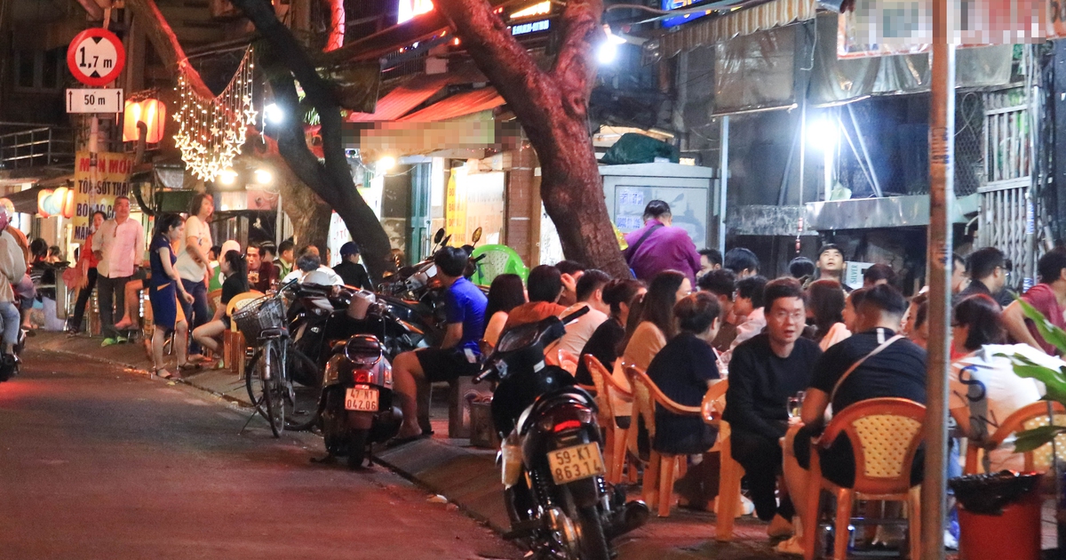 TP.HCM: 1.3 cho phép mở lại nhà hàng, tiếp tục đóng cửa bar, karaoke, gym...