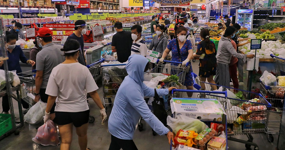 TP.HCM: Đề xuất cấp thêm giấy đi đường cho nhân viên siêu thị, cửa hàng tiện lợi