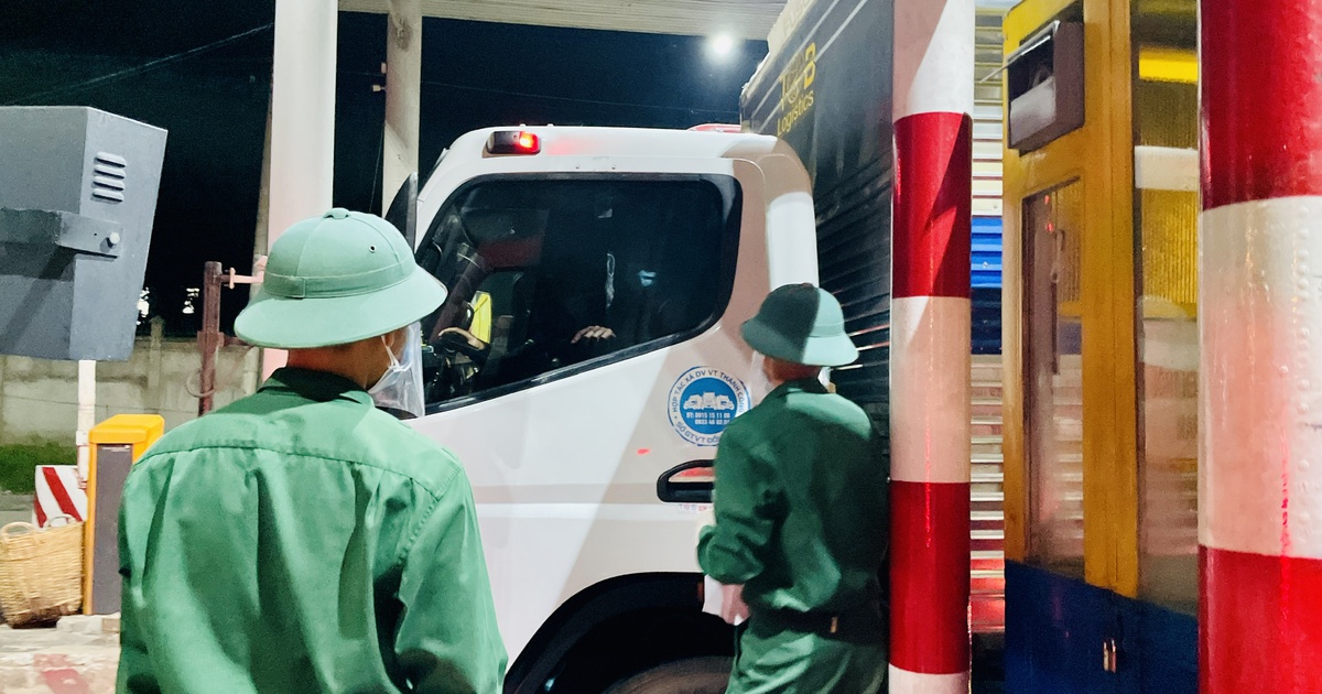 Thuê xe tải 'luồng xanh' từ TP.HCM qua Bình Dương để về Đồng Nai