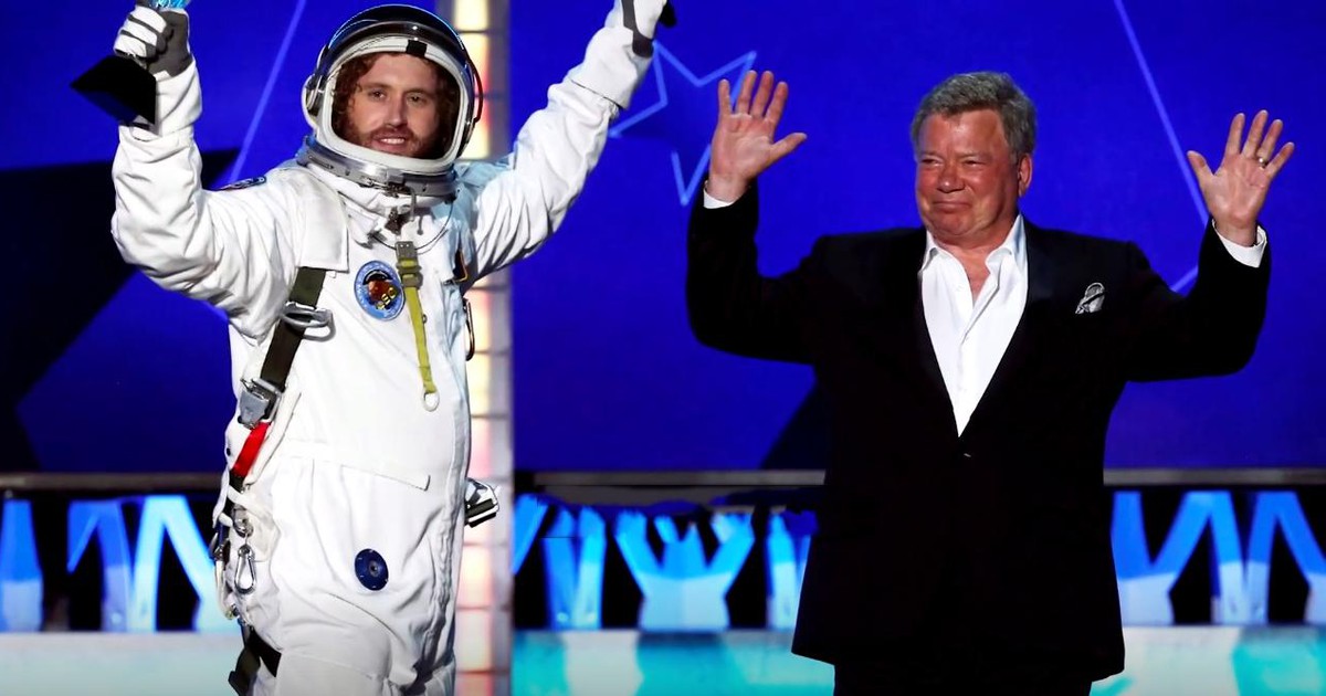 Diễn viên phim 'Star Trek' bay lên vũ trụ bằng tên lửa của tỉ phú Jeff Bezos