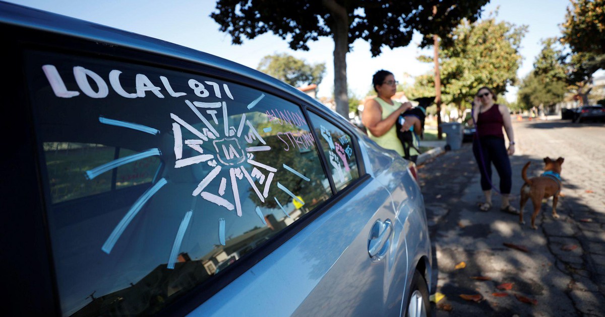 Hollywood đối phó nguy cơ đình công của nhân viên hậu đài