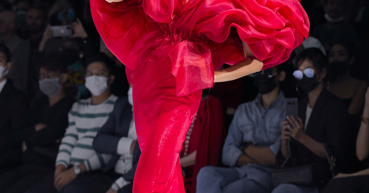 Chạm vào cảm xúc và đam mê cùng nhà thiết kế Hoàng Minh Hà