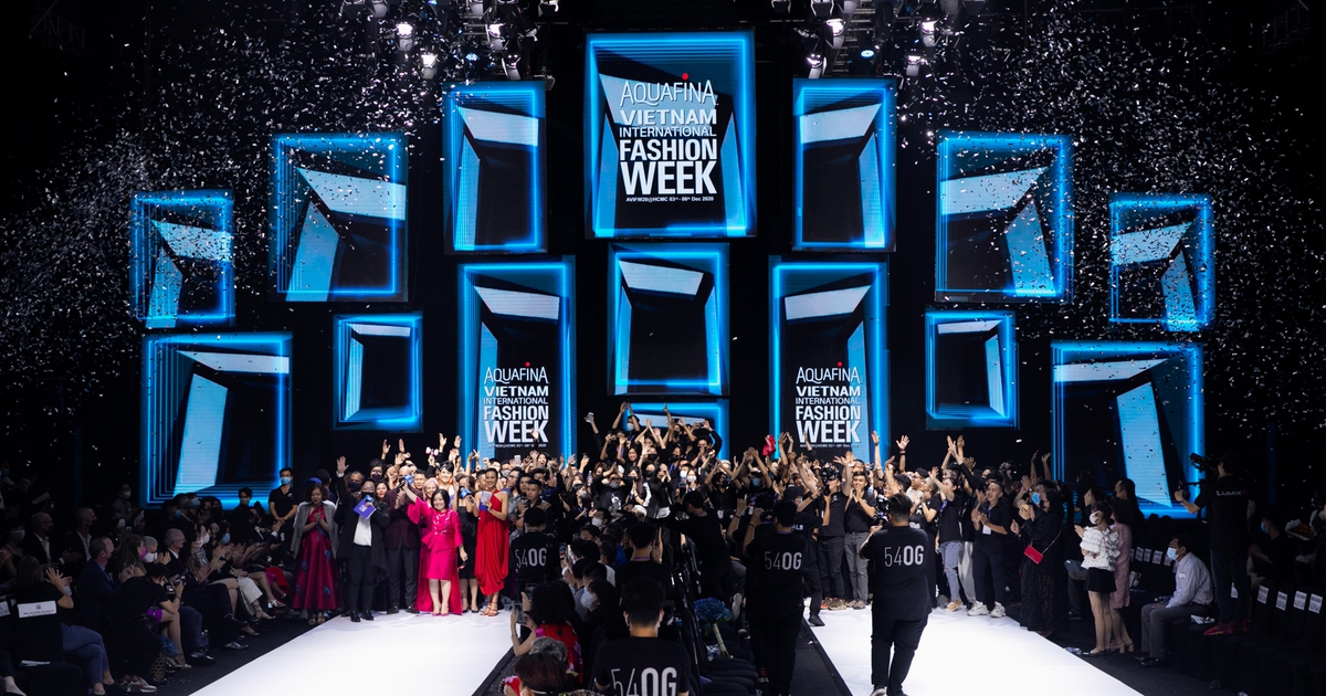 Người mở đường cho người mẫu Việt bước ra các sàn diễn thời trang quốc tế