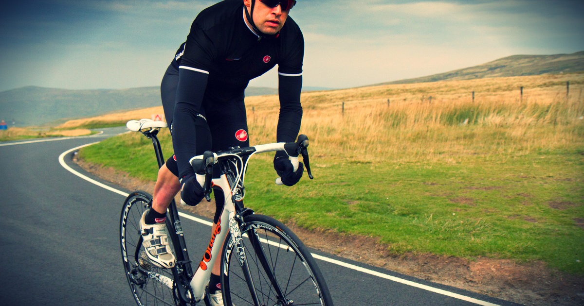 Bất ngờ YouTuber người Đức chơi LMHT bằng xe đạp