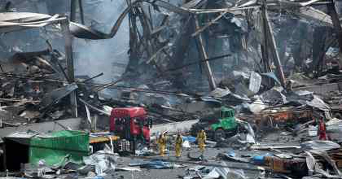 Lính cứu hỏa 19 tuổi sống sót sau 31 giờ xảy ra vụ nổ ở Thiên Tân