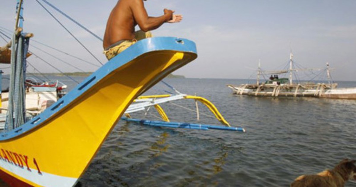 Ngư dân Philippines chống lại tàu tuần duyên Trung Quốc ở Biển Đông