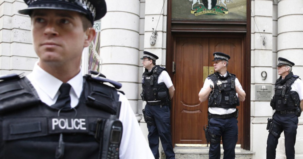 Anh: Cảnh sát chìm được quan hệ tình dục, dùng ma túy với nghi phạm